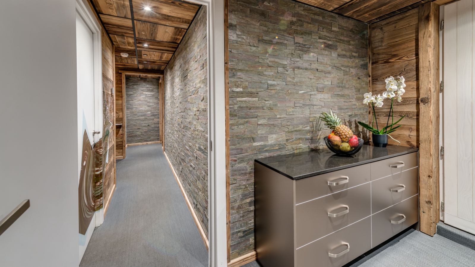 Luxury-Ski-Tignes-Chalet Merveilles-OSC-Hall.jpg