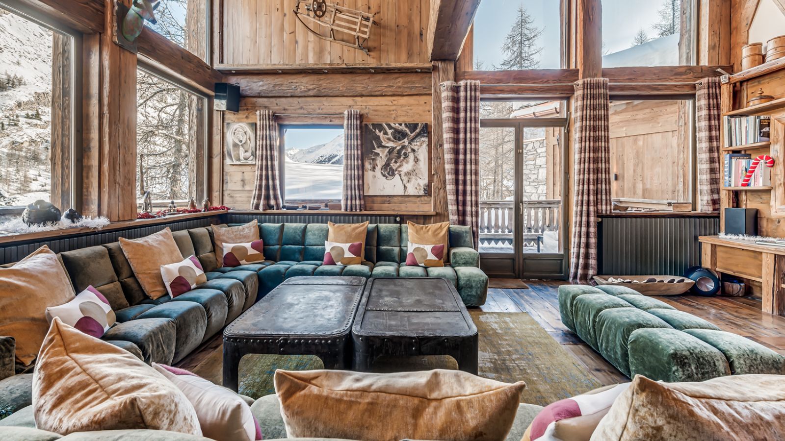 luxury-ski-chalets-val-disere-le-rocher-oxford-ski -living (5).jpg