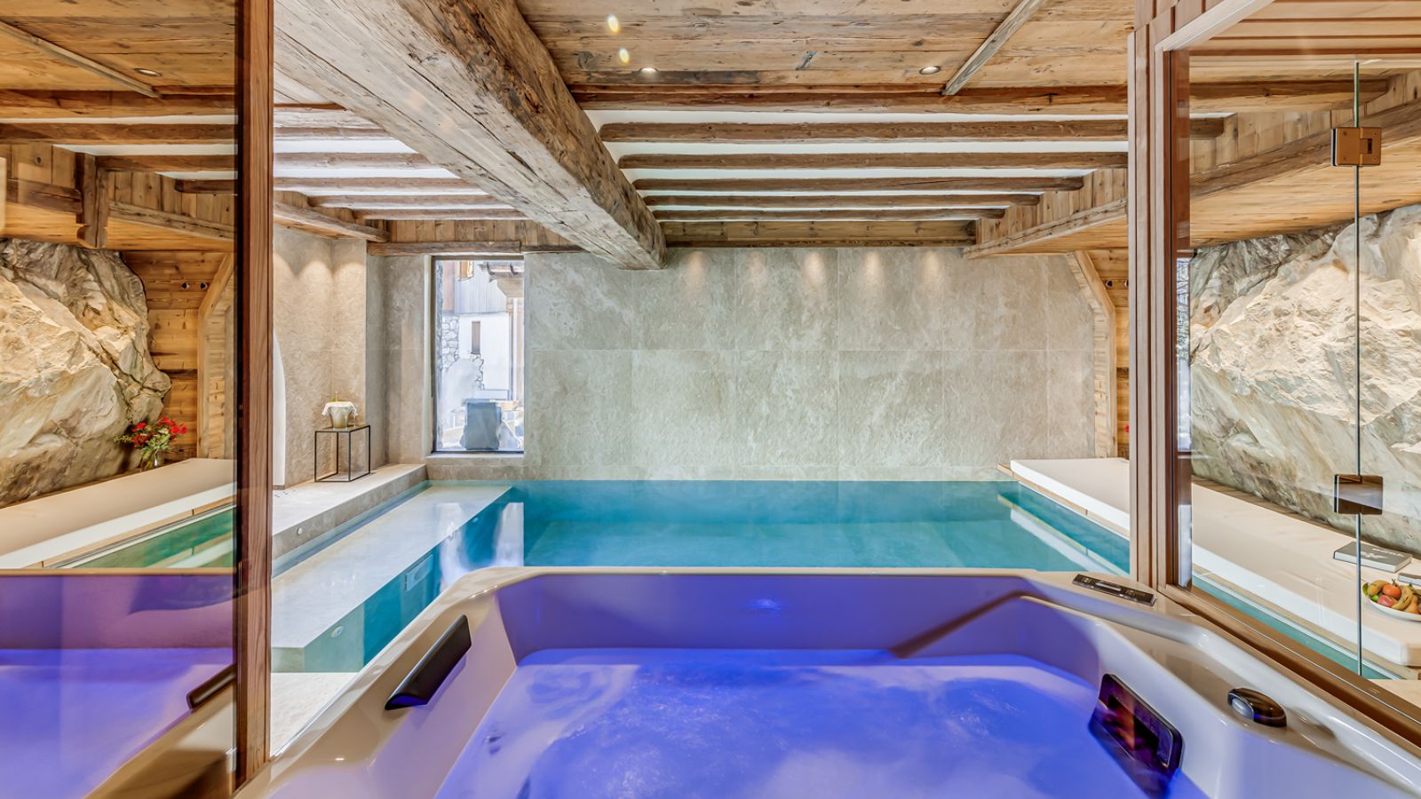 luxury-ski-chalets-val-disere-le-rocher-oxford-ski-spa (2).jpg