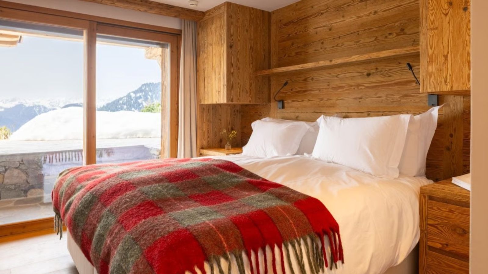 Luxury-Ski-Verbier-Chalet-pierrier-OSC-Bedroom2.jpg