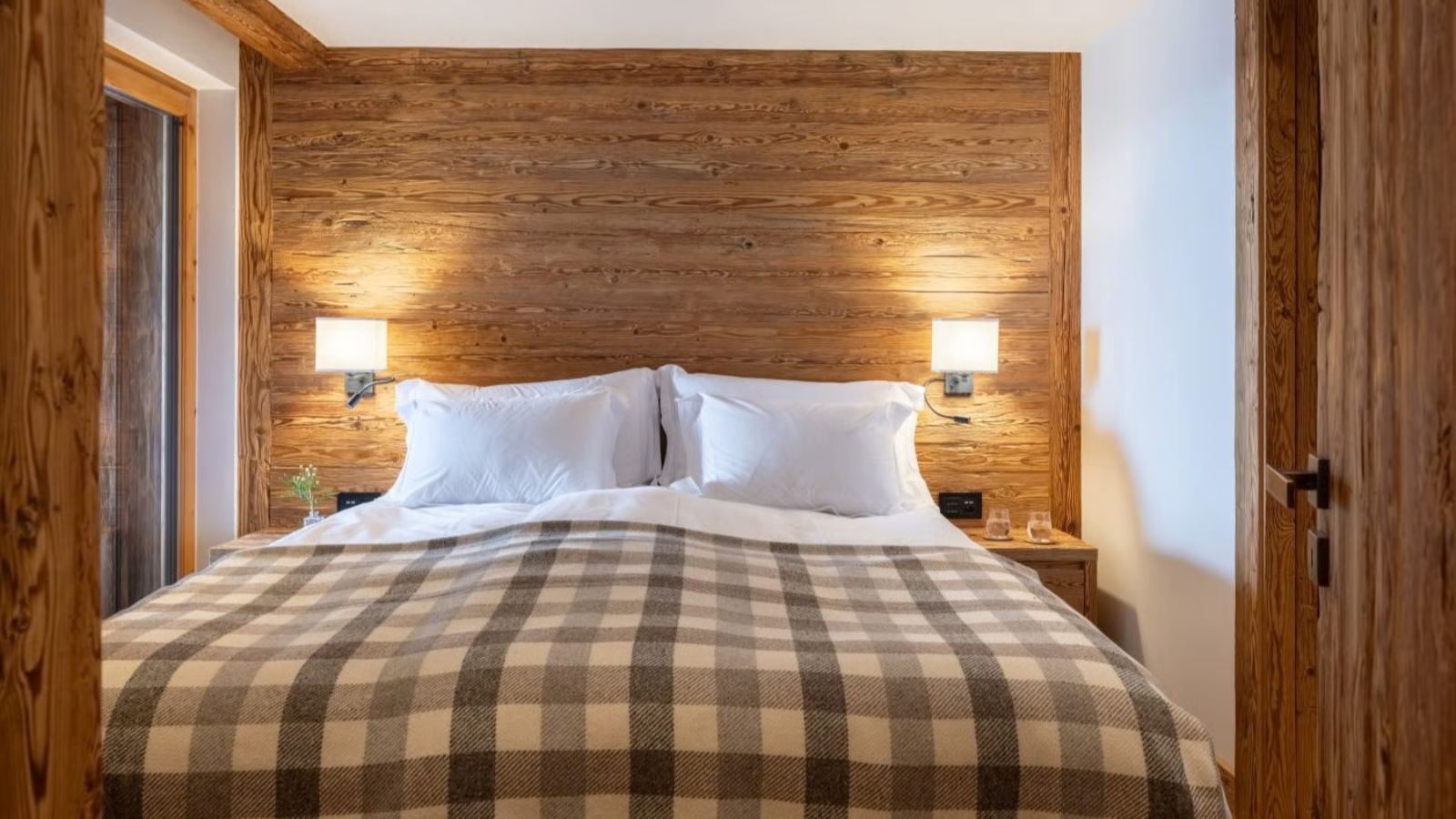 Luxury-Ski-Verbier-Chalet-pierrier-OSC-Bedroom3.jpg