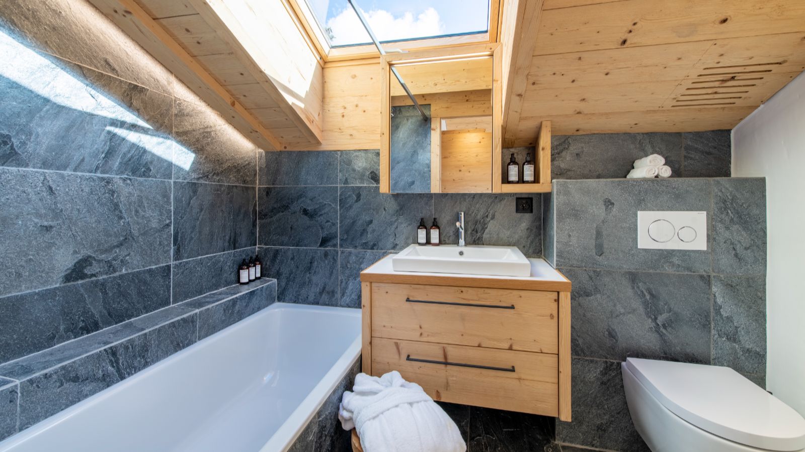 Luxury-Ski-Chalet-Verbier-Chalet-Roselle-Oxford-Ski-Bathroom3.jpg