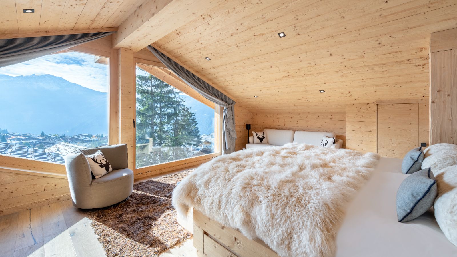 Luxury-Ski-Chalet-Verbier-Chalet-Roselle-Oxford-Ski-Bedroom (12).jpg