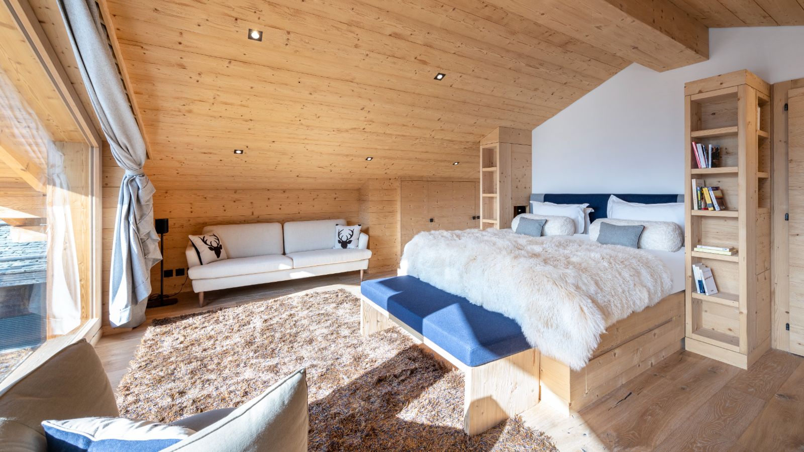 Luxury-Ski-Chalet-Verbier-Chalet-Roselle-Oxford-Ski-Bedroom (13).jpg