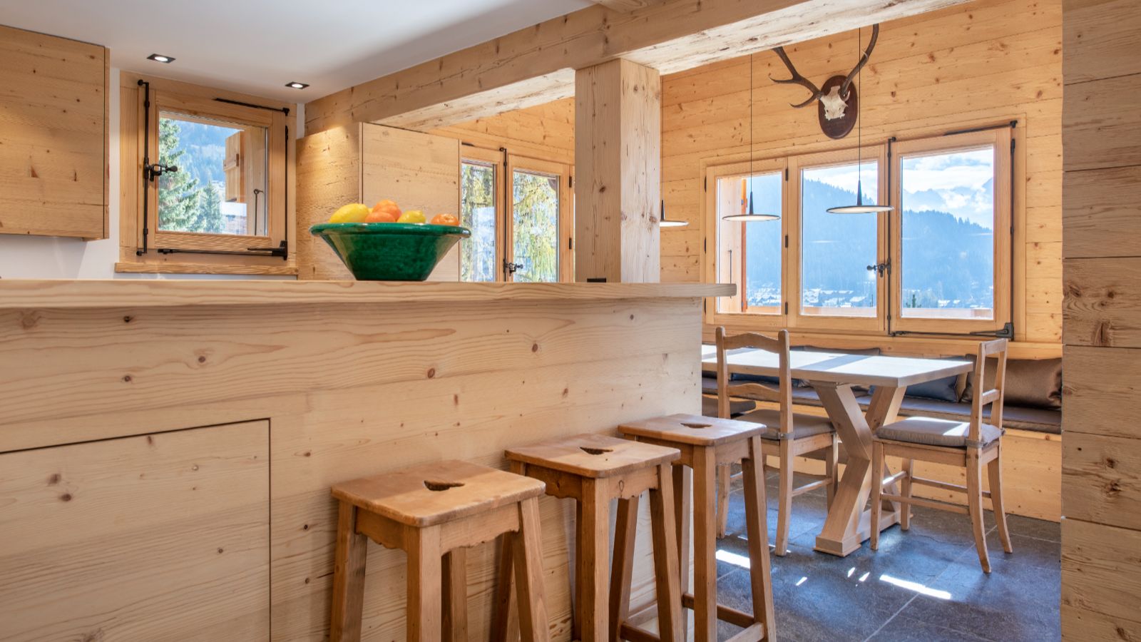 Luxury-Ski-Chalet-Verbier-Chalet-Roselle-Oxford-Ski-Breakfast-Bar.jpg