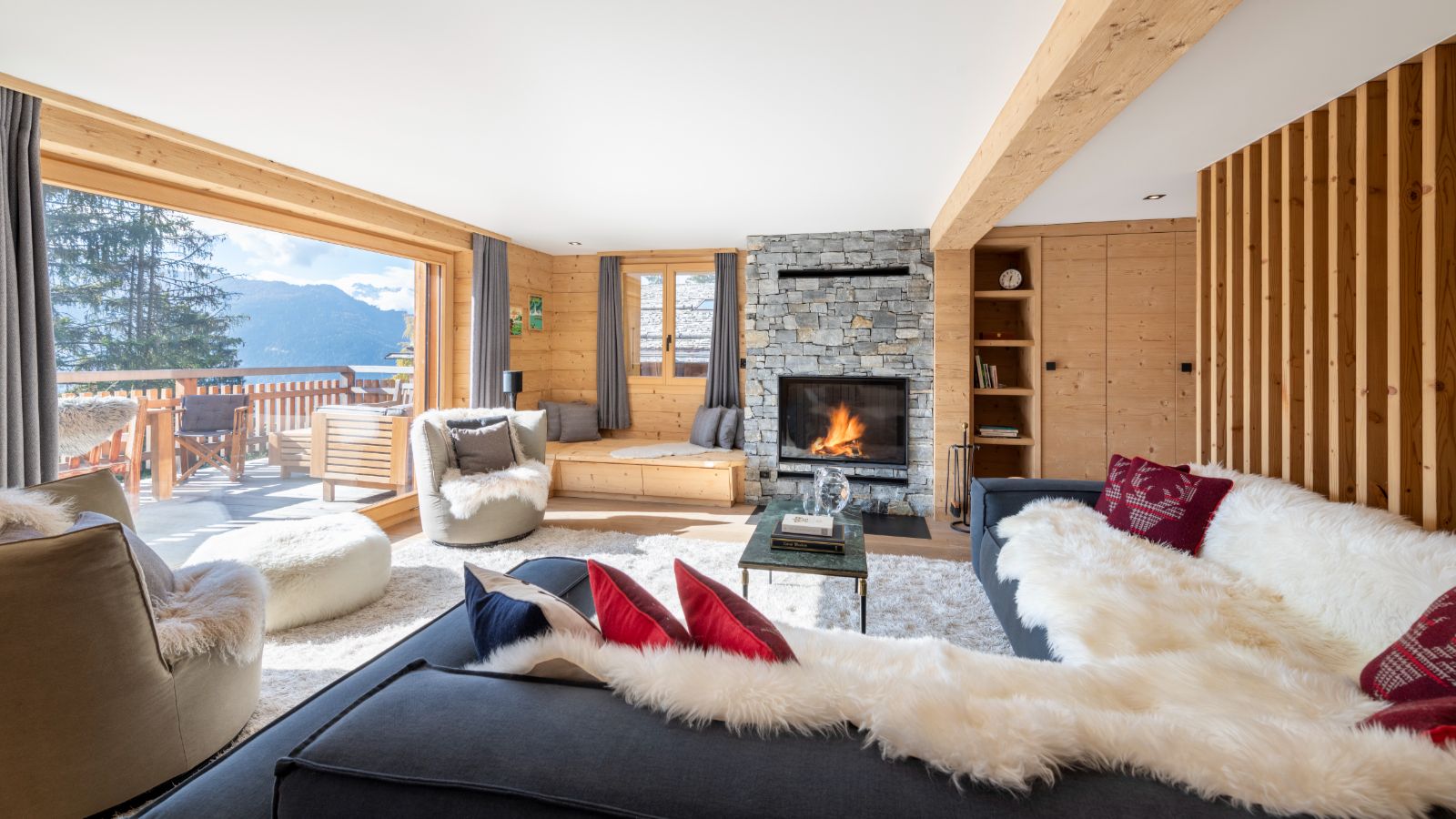 Luxury-Ski-Chalet-Verbier-Chalet-Roselle-Oxford-Ski-Lounge3.jpg