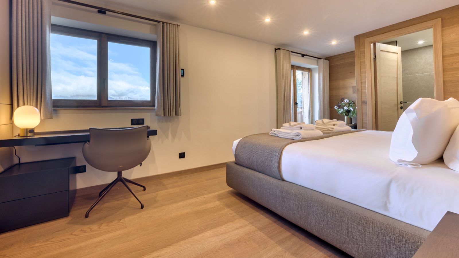 Luxury-Ski-Chalet-Courchevel-1550-Chalet-Nid-D-Hiver-Oxford-Ski-Bedroom (15).jpg