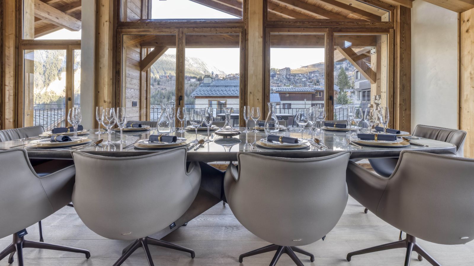 Luxury-Ski-Chalet-Courchevel-1550-Chalet-Nid-D-Hiver-Oxford-Ski-Dining.jpg