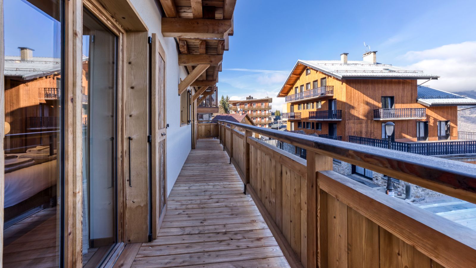 Luxury-Ski-Chalet-Courchevel-1550-Chalet-Nid-D-Hiver-Oxford-Ski-Terrace.jpg