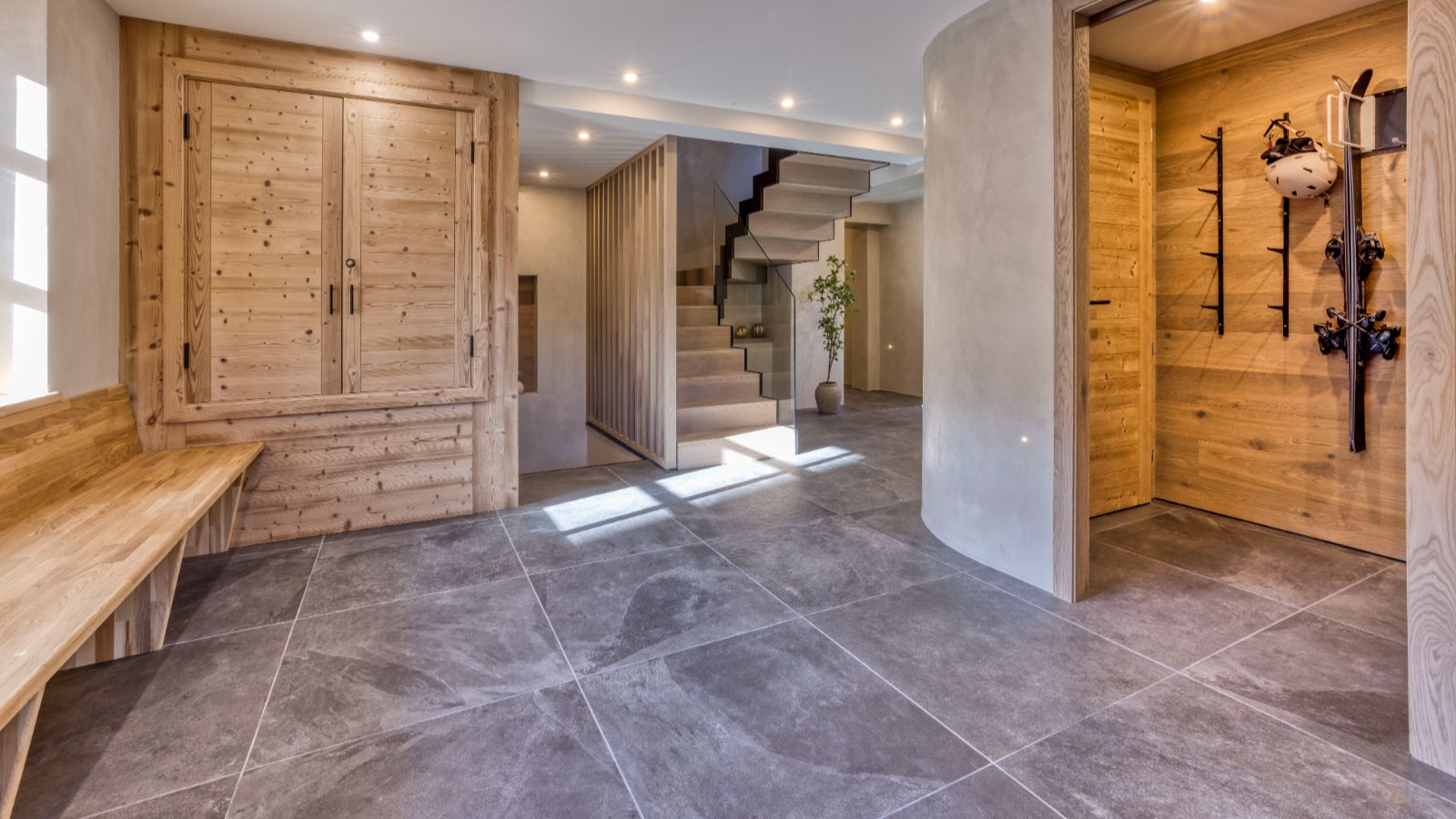 Luxury-Ski-Chalet-Courchevel-1550-Chalet-Nid-D-Hiver-Oxford-Ski-Ski-room2.jpg (1)