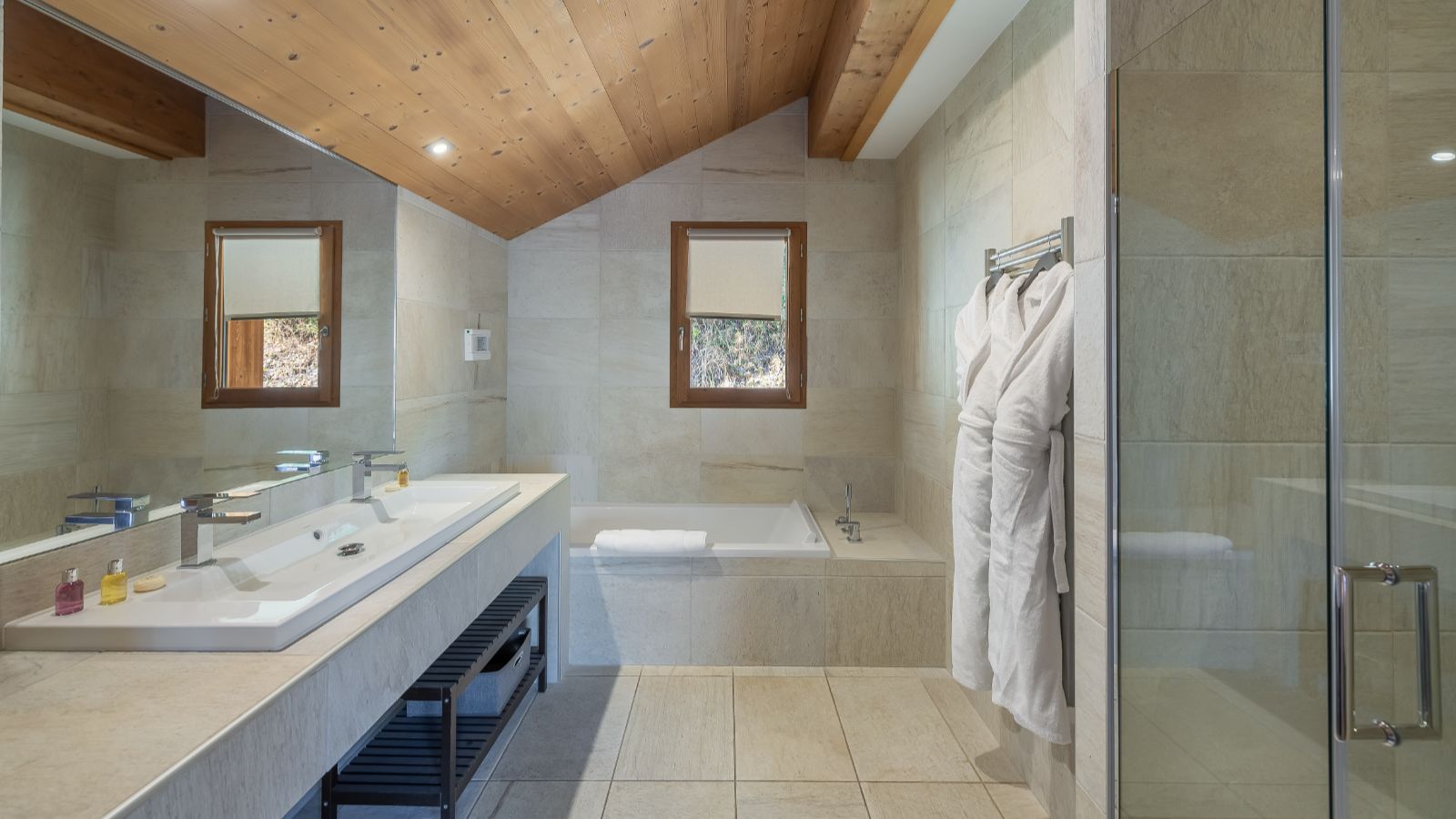 Luxury-Ski-Chalet-Meribel-Chalet-Kashmir-Oxford-Ski-Bathroom2.jpg