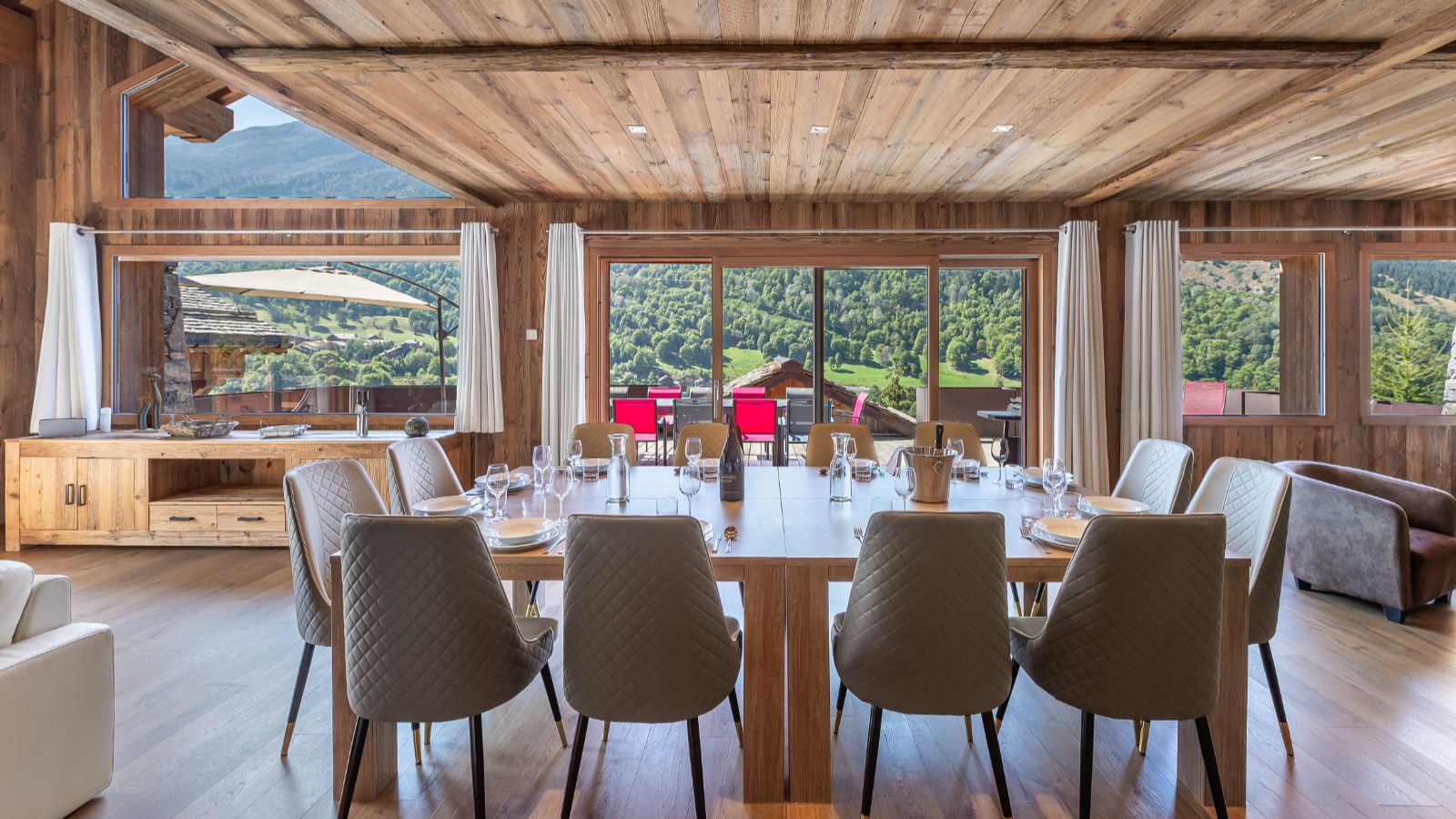 Luxury-Ski-Chalet-Meribel-Chalet-Kashmir-Oxford-Ski-Bedroom (1).jpg