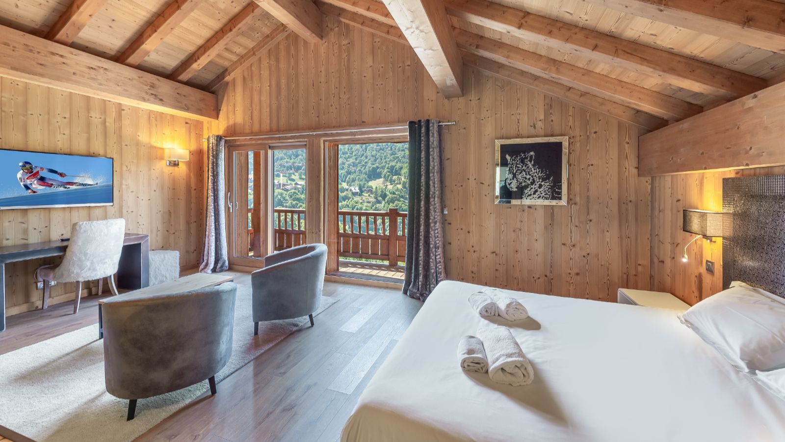 Luxury-Ski-Chalet-Meribel-Chalet-Kashmir-Oxford-Ski-Bedroom (12).jpg