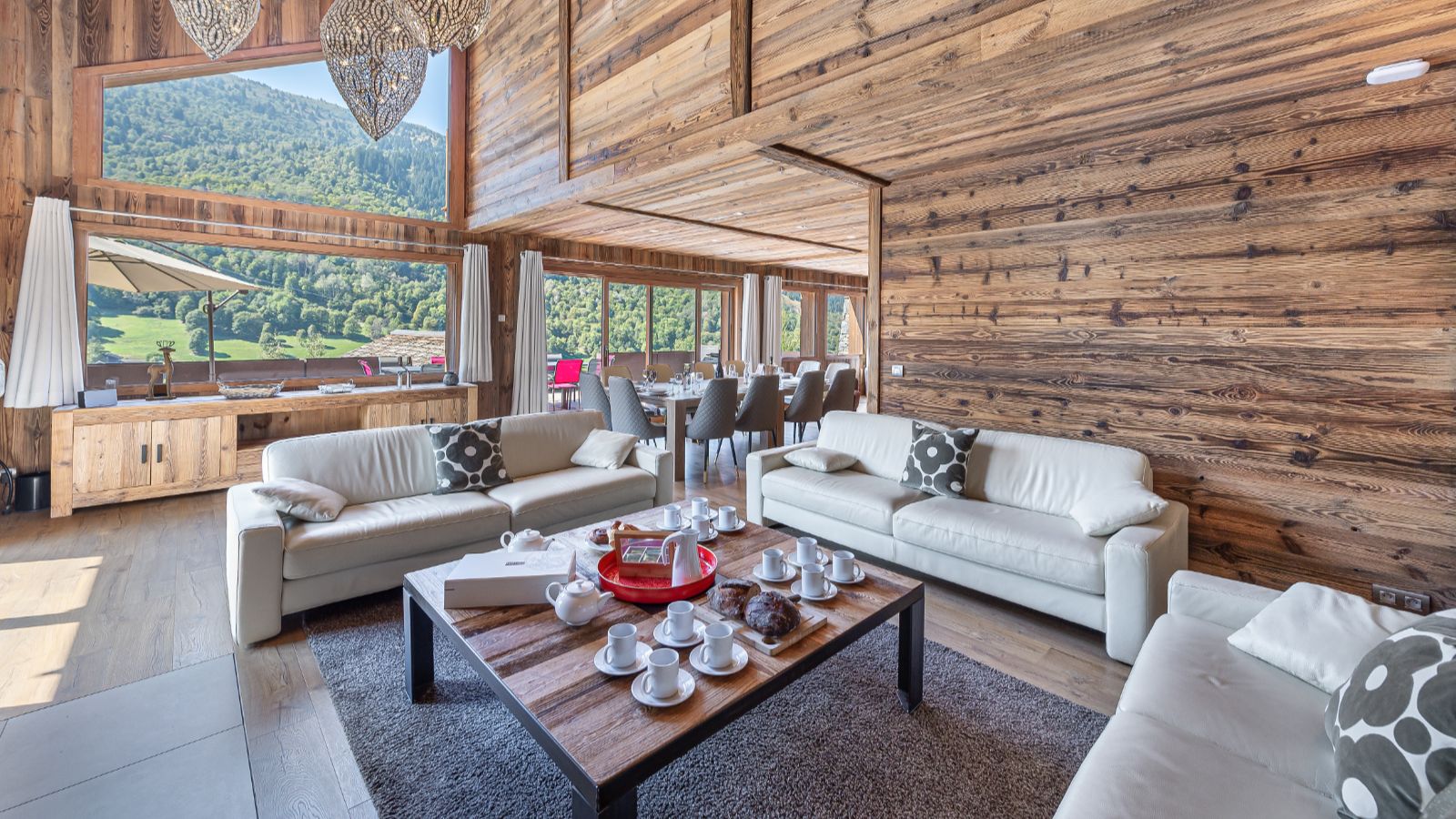 Luxury-Ski-Chalet-Meribel-Chalet-Kashmir-Oxford-Ski-Lounge (2).jpg