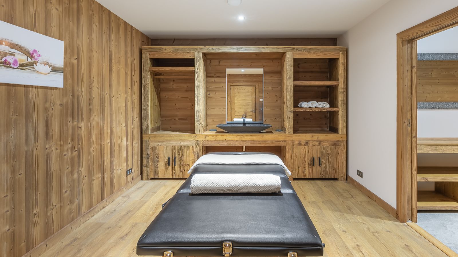 Luxury-Ski-Chalet-Meribel-Chalet-Kashmir-Oxford-Ski-Massage.jpg
