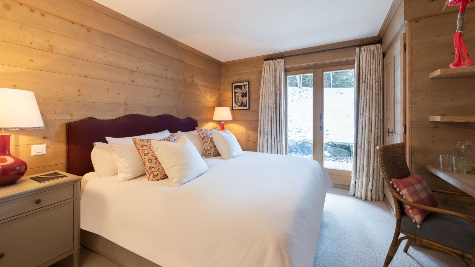 Luxury-Ski-Chalet-Verbier-Cantarella-Oxford-Ski-Bedroom (18).jpg