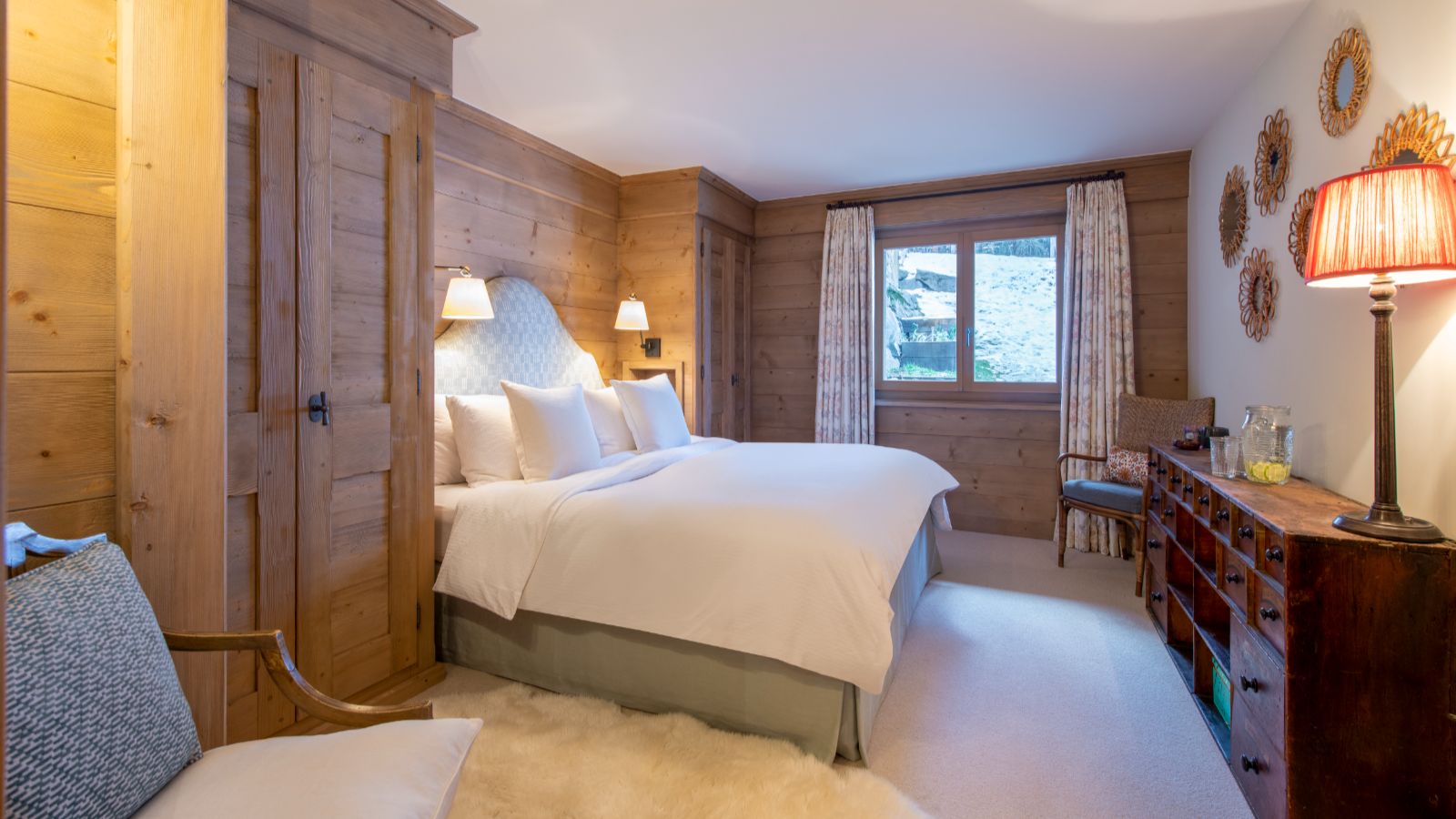 Luxury-Ski-Chalet-Verbier-Cantarella-Oxford-Ski-Bedroom (20).jpg