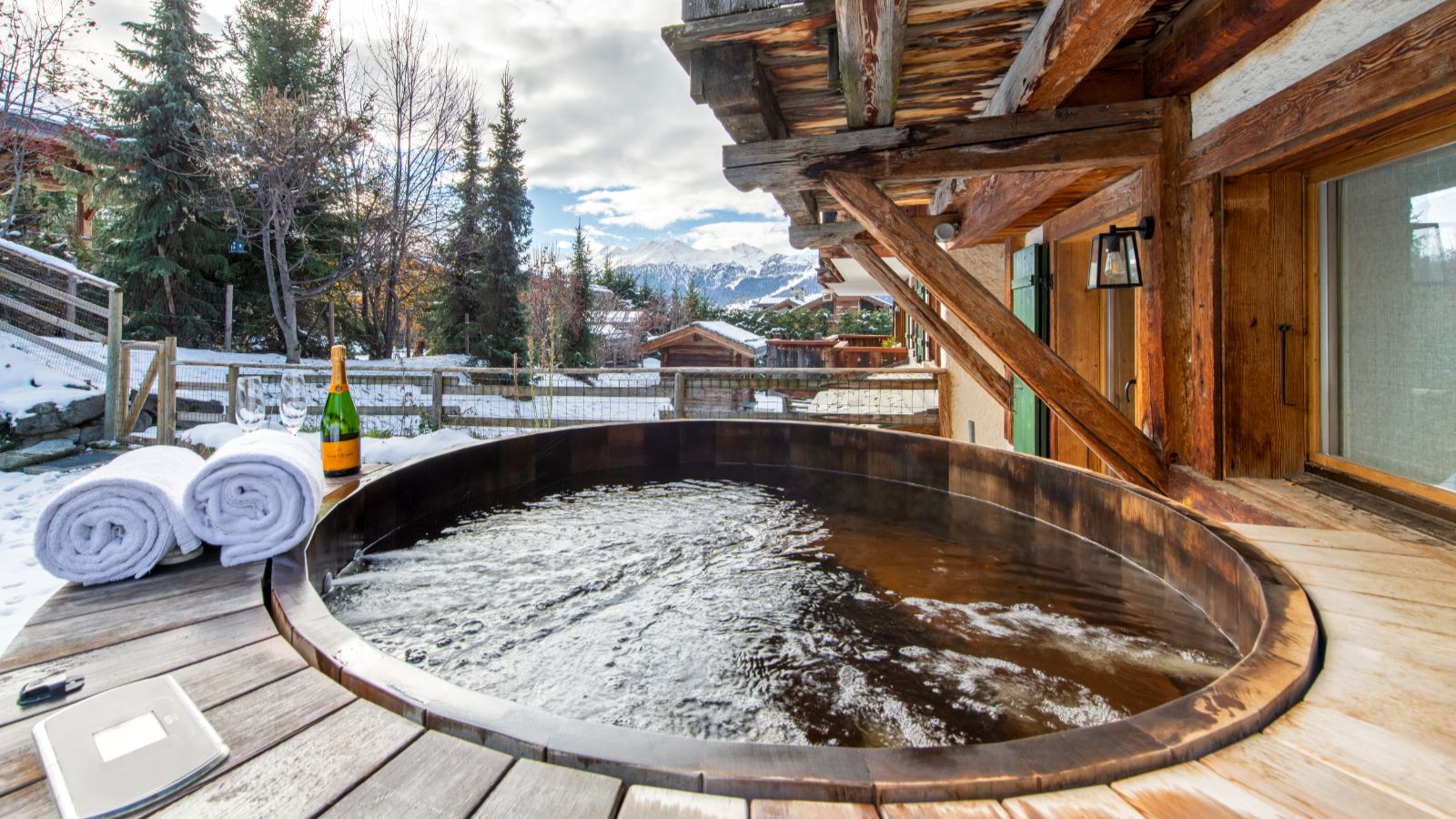 Luxury-Ski-Chalet-Verbier-Cantarella-Oxford-Ski-Hot-Tub.jpg
