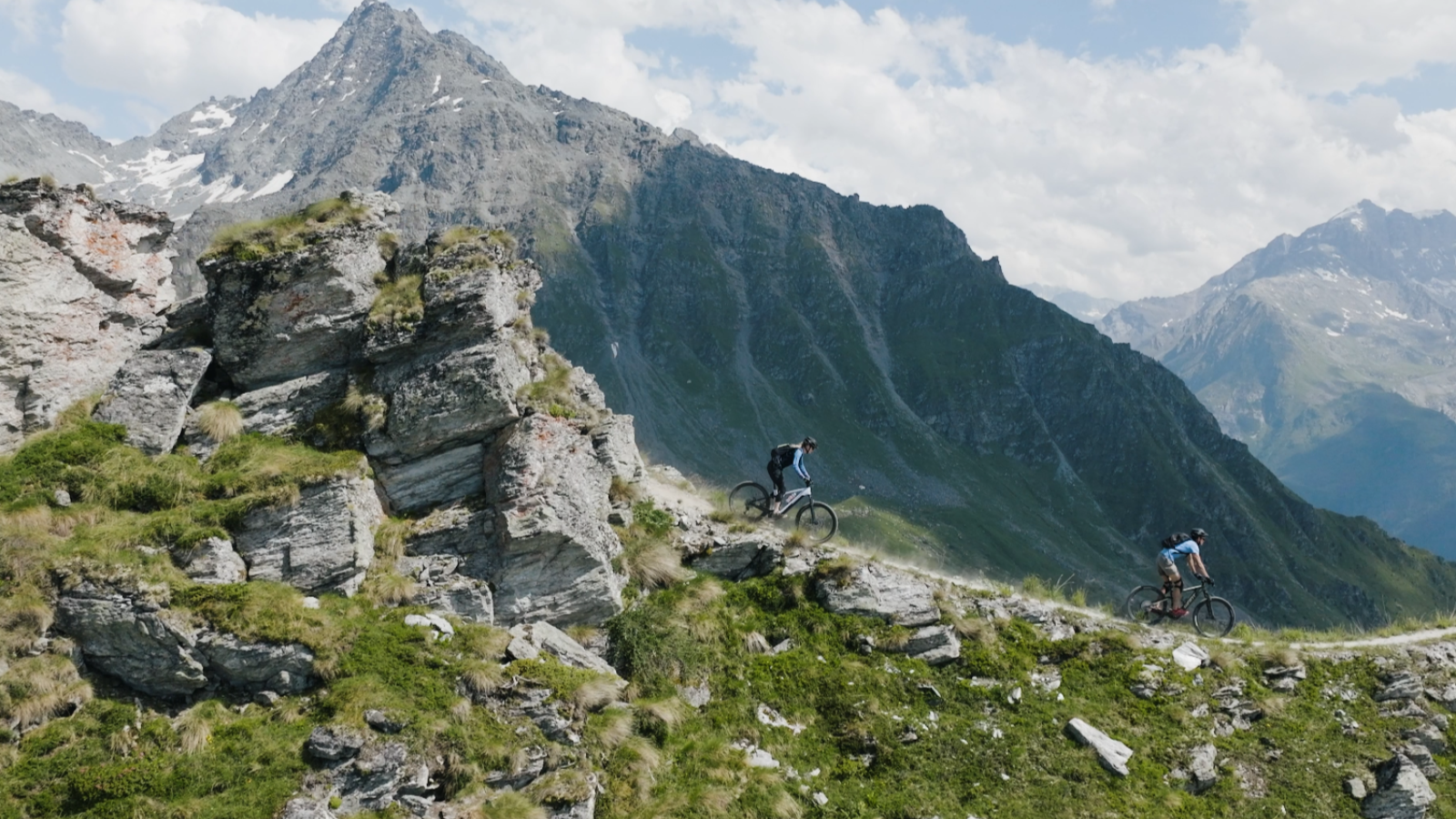 Luxury-Ski-Chalet-Verbier -The Lodge -OSC-Outside.png