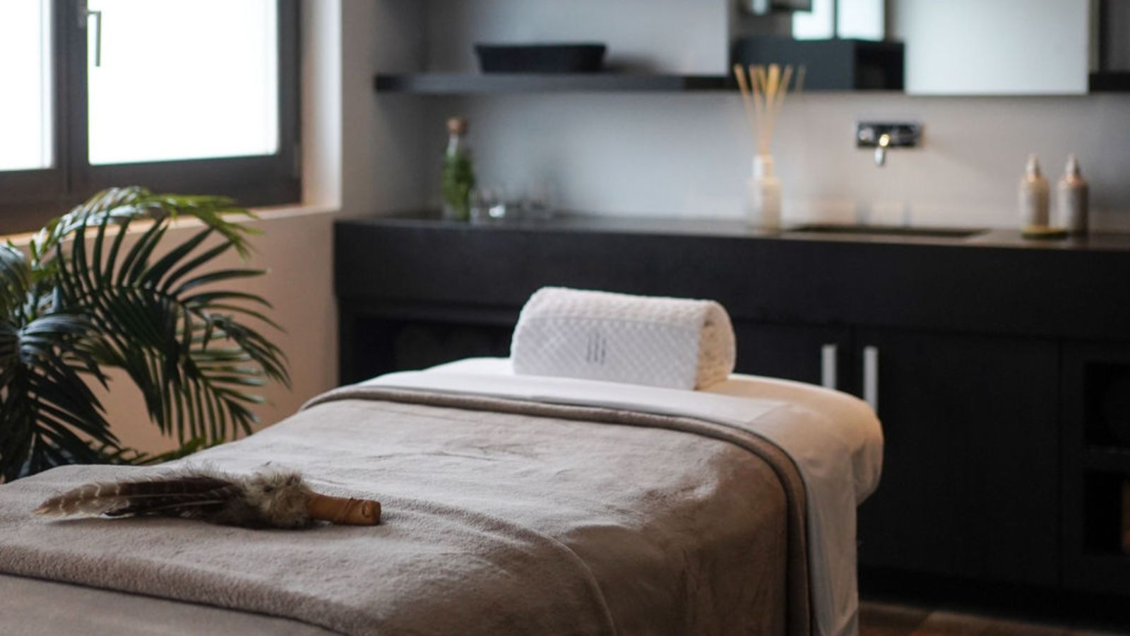 Luxury-Ski-Chalet-Verbier -The Lodge -OSC-Massage room.jpg