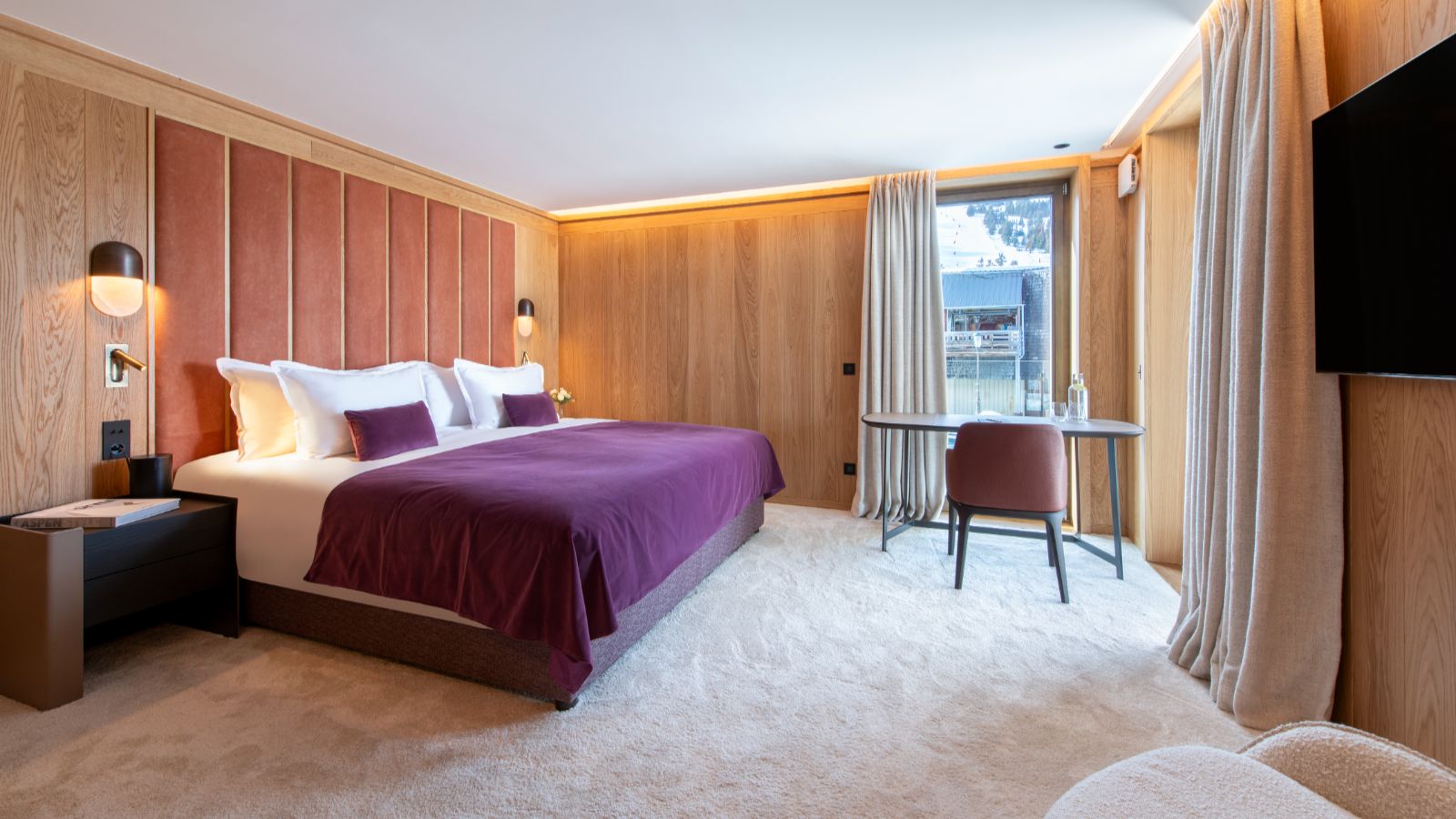 Luxury-Ski-Chalet-Courchevel-1850-Sasha-Apartment-4-Oxford-Ski-Bedroom (10).jpg