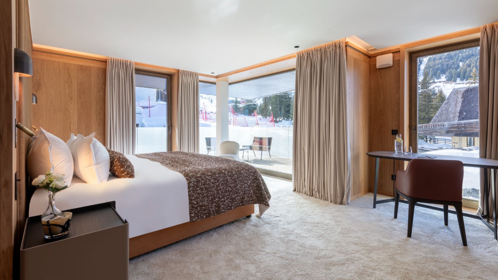 Luxury-Ski-Chalet-Courchevel-1850-Sasha-Apartment-4-Oxford-Ski-Bedroom (11).jpg