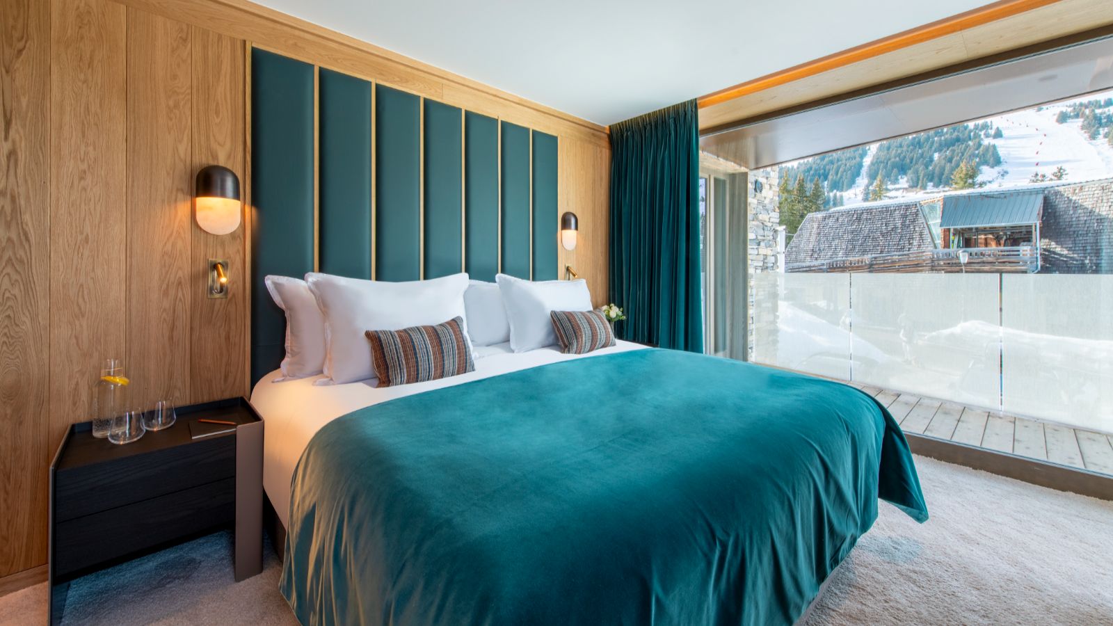 Luxury-Ski-Chalet-Courchevel-1850-Sasha-Apartment-4-Oxford-Ski-Bedroom (13).jpg