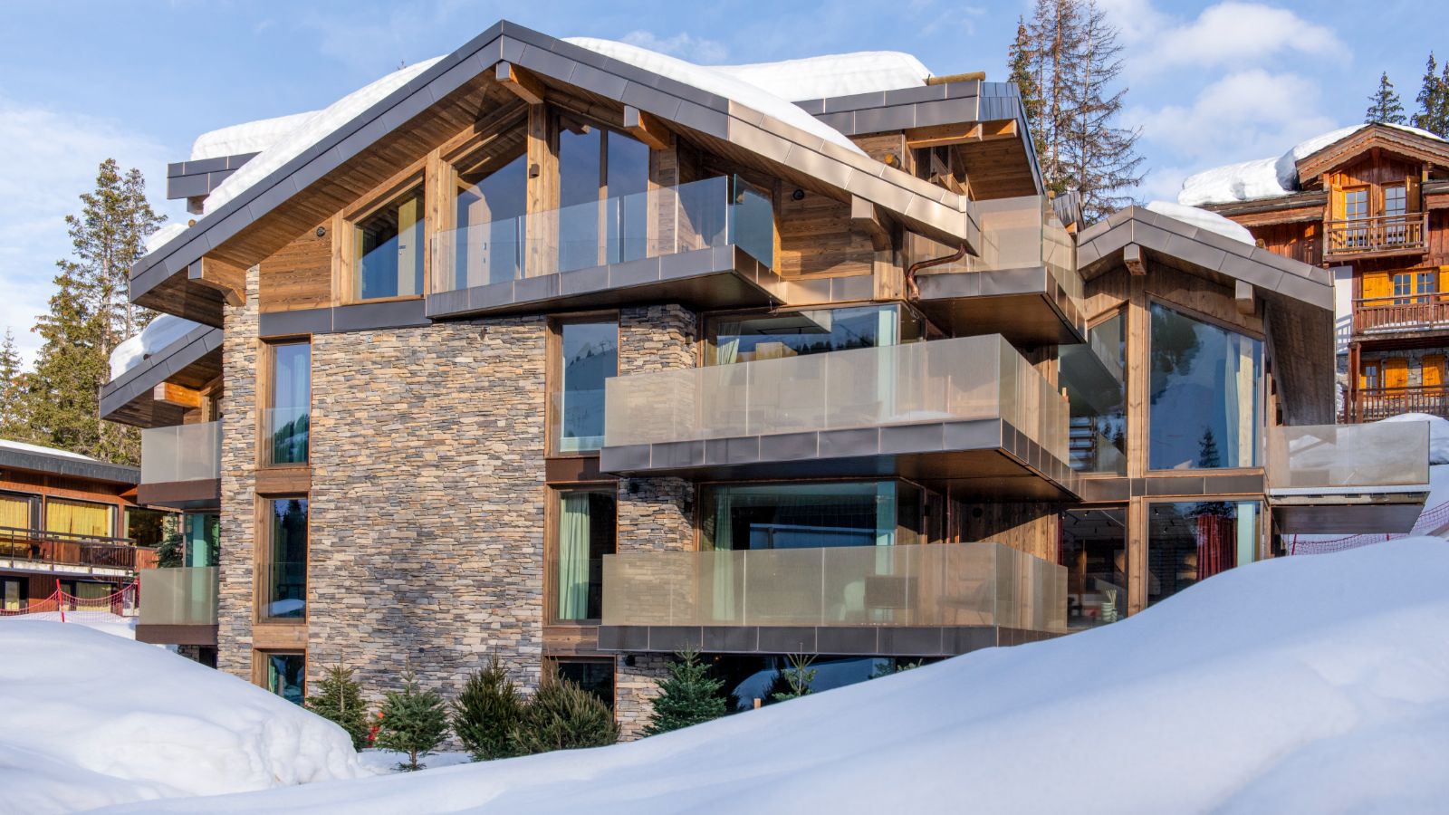 Luxury-Ski-Chalet-Courchevel-1850-Sasha-Apartment-4-Oxford-Ski-Exterior.jpg
