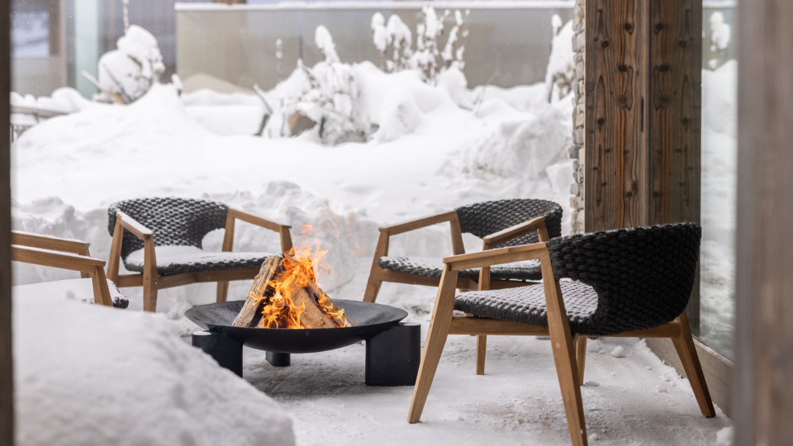 Luxury-Ski-Chalet-Courchevel-1850-Sasha-Apartment-4-Oxford-Ski-Firepit.jpg