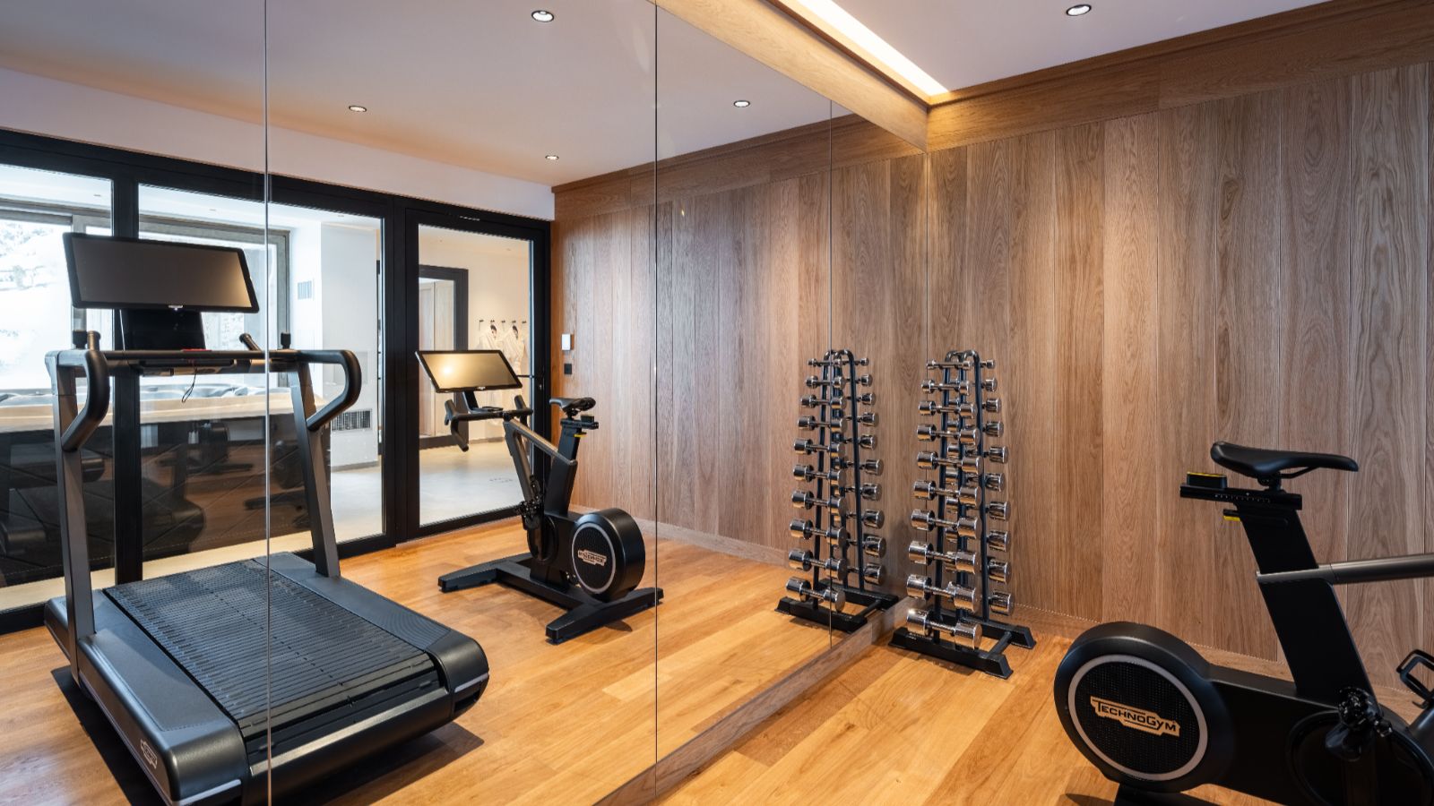 Luxury-Ski-Chalet-Courchevel-1850-Sasha-Apartment-4-Oxford-Ski-Gym.jpg