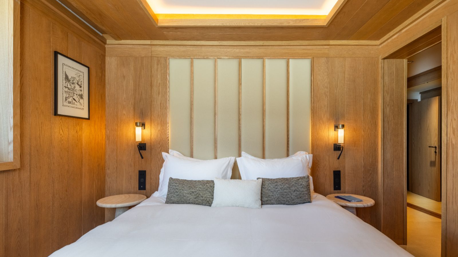 Luxury-Ski-Apartment-Courchevel-1850-Sasha-Apartment-3-Oxford-Ski-Bedroom (8).jpg