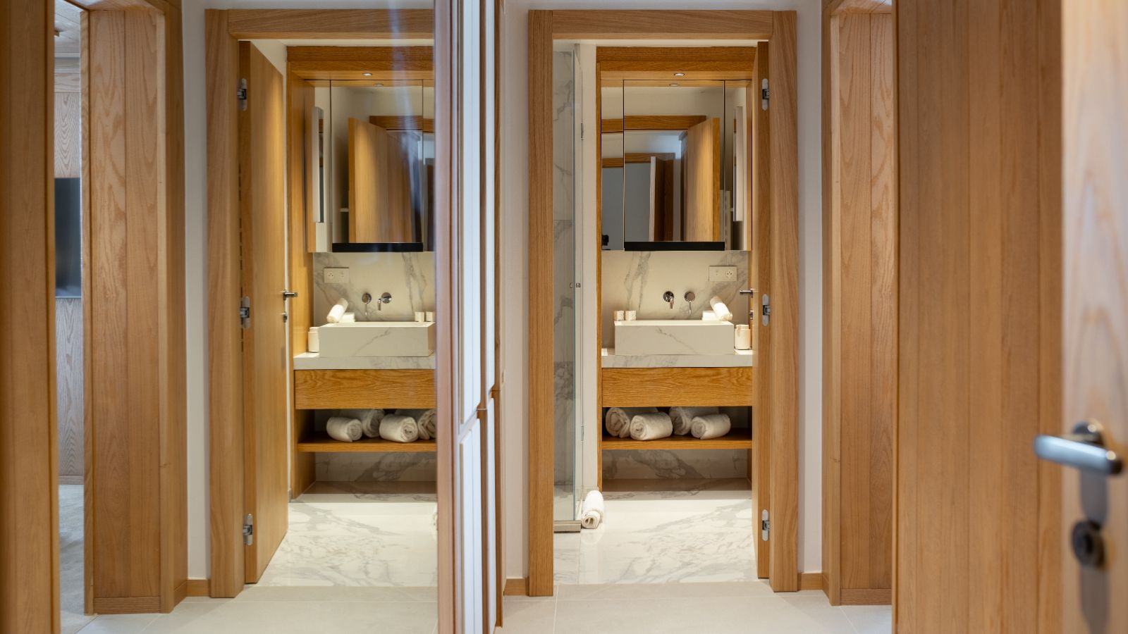 Luxury-Ski-Apartment-Courchevel-1850-Sasha-Apartment-3-Oxford-Ski-Bathroom2.jpg
