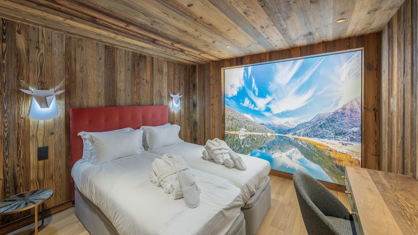 Luxury-Ski-Chalet-Meribel-Chalet-Carriaz-Oxford-Ski-Bedroom (12).jpg