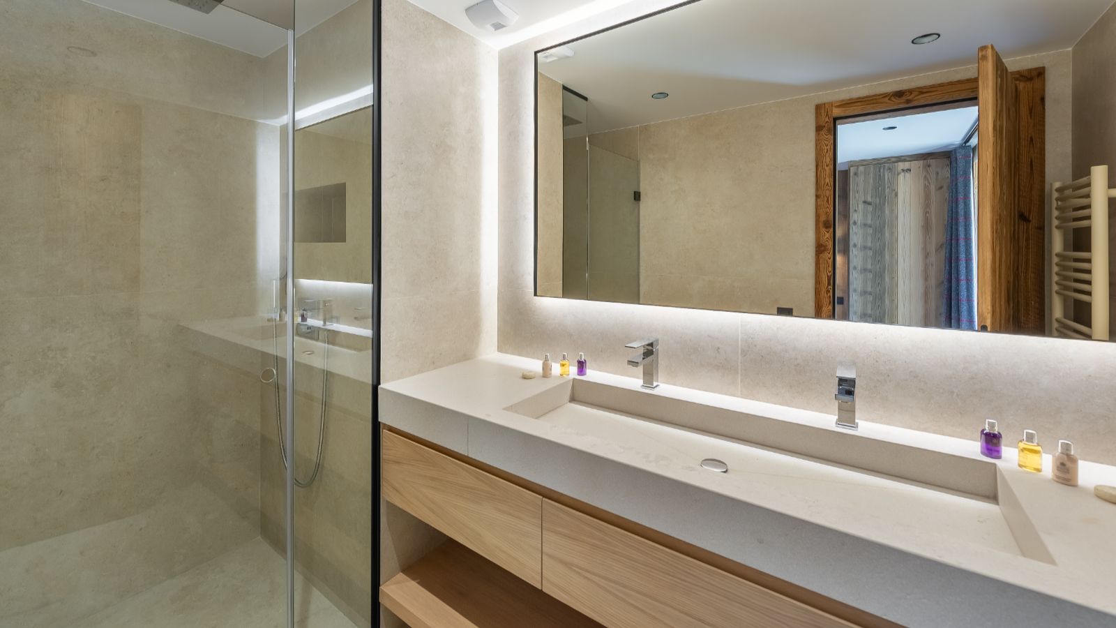 Luxury-Ski-Chalet-Meribel-Chalet-Carriaz-Oxford-Ski-Bathroom.jpg