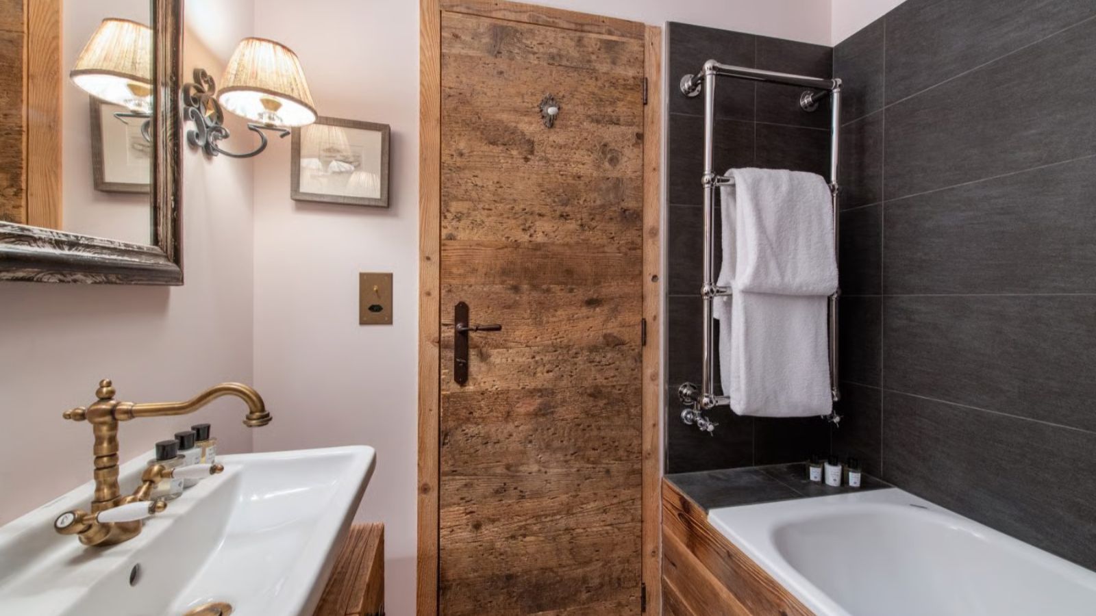 Luxury-Ski-Chalet-Verbier-Apartment Beausejour-OSC-Bathroom.jpg