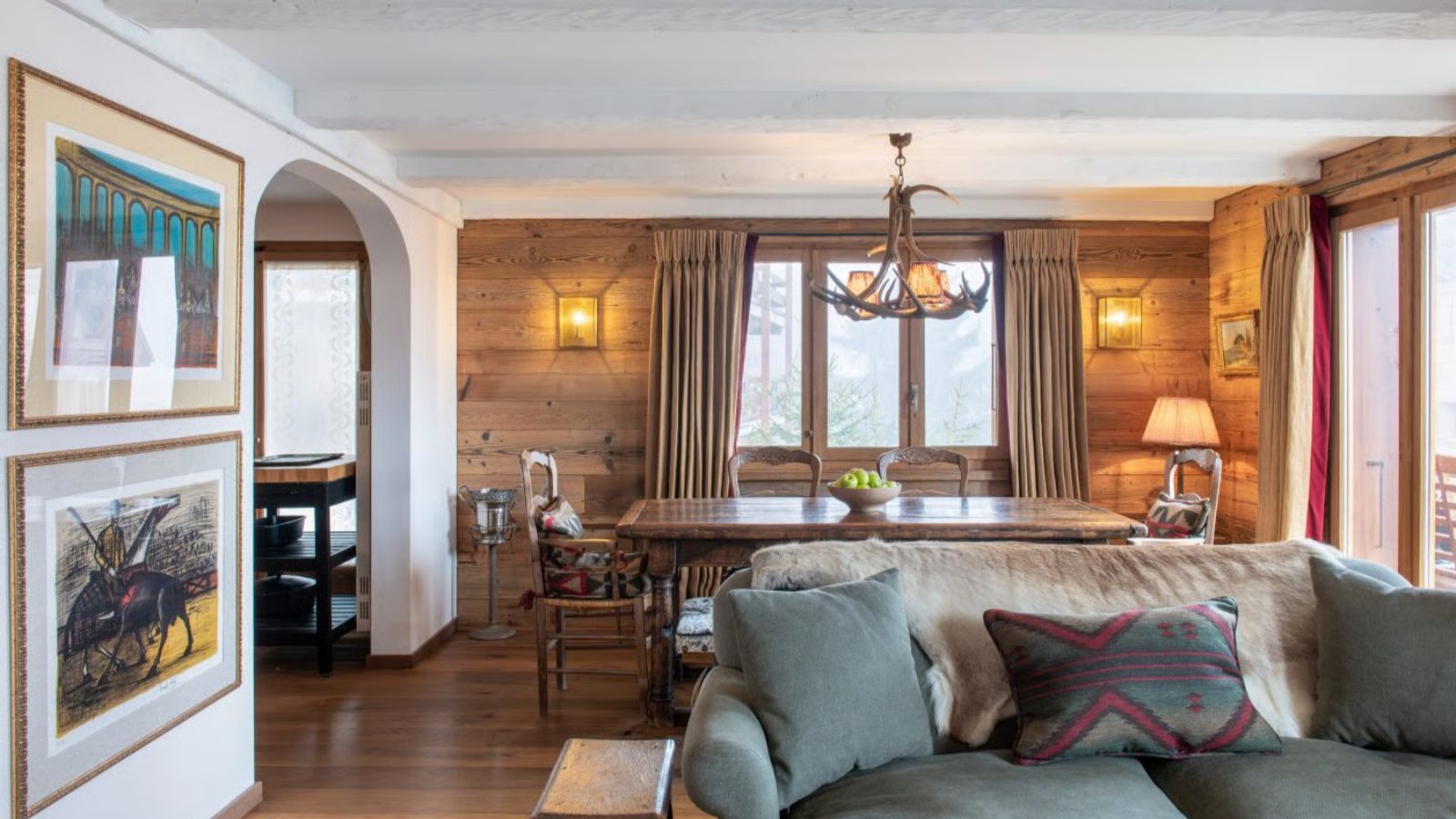 Luxury-Ski-Chalet-Verbier-Apartment Beausejour-OSC-Dining room 1.jpg