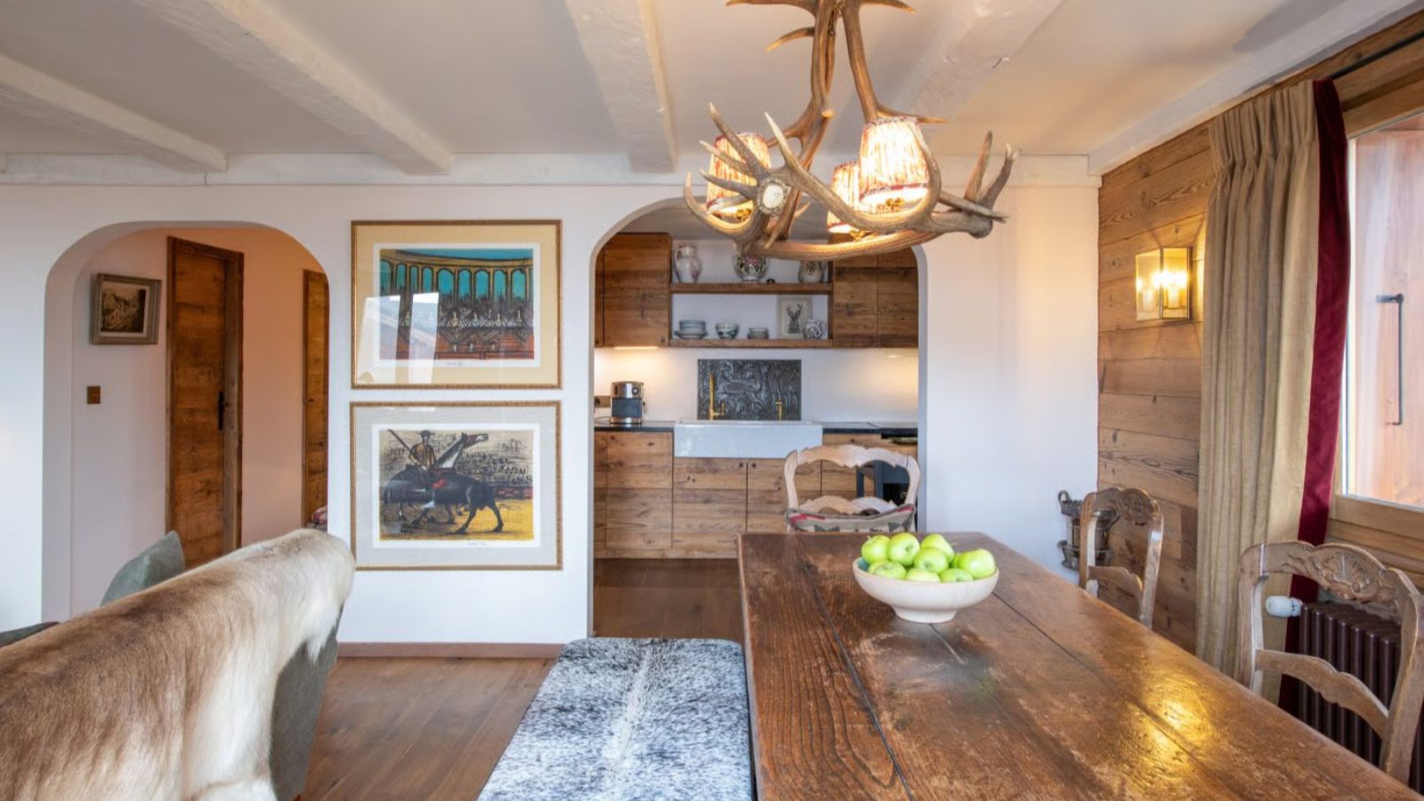 Luxury-Ski-Chalet-Verbier-Apartment Beausejour-OSC-Dining Room.jpg
