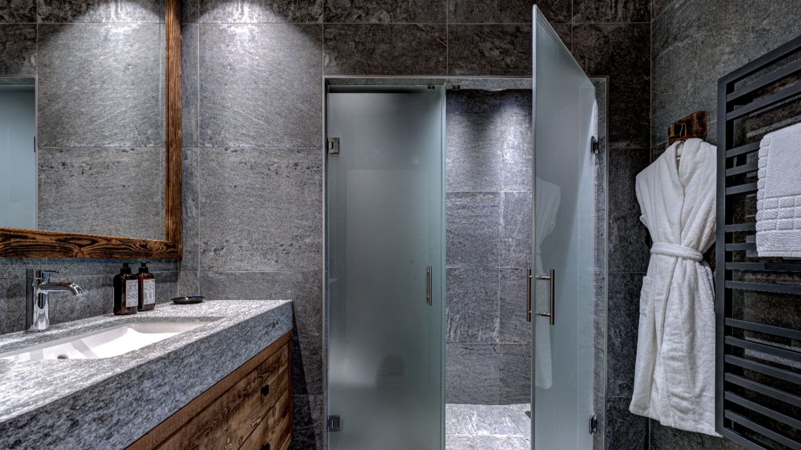 Luxruy-Ski-Chalet-Myriam-Meribel-OSC-Bathroom (2).jpg