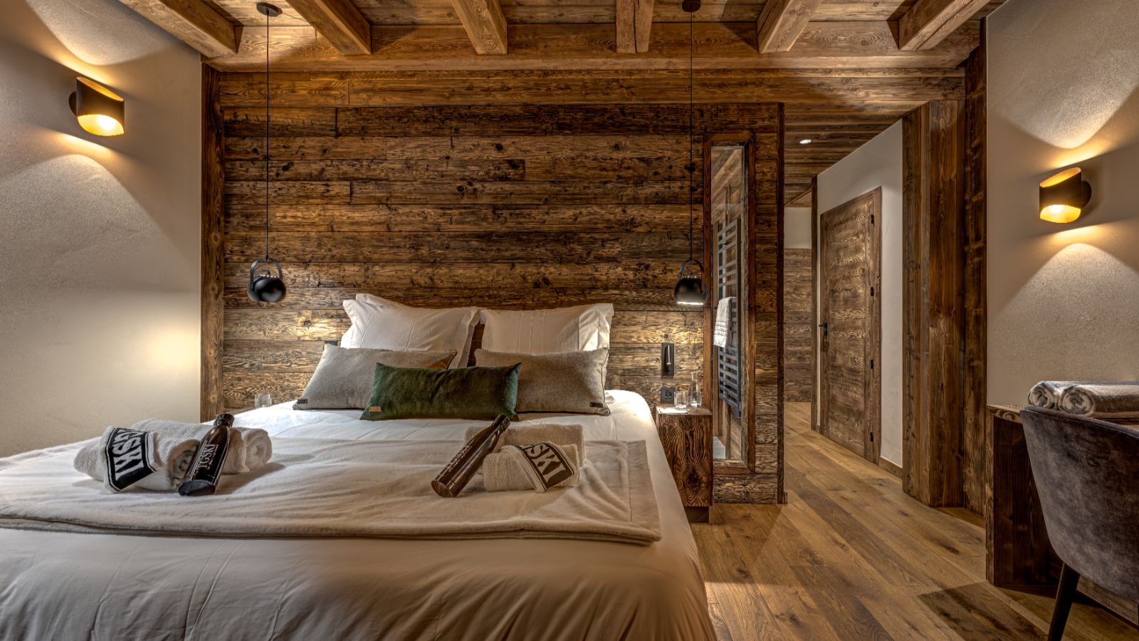 Luxruy-Ski-Chalet-Myriam-Meribel-OSC-Bedroom (2).jpg