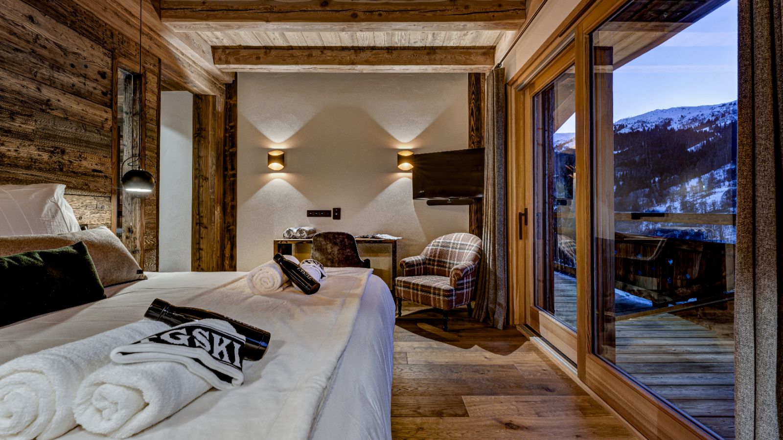 Luxruy-Ski-Chalet-Myriam-Meribel-OSC-Bedroom (3).jpg