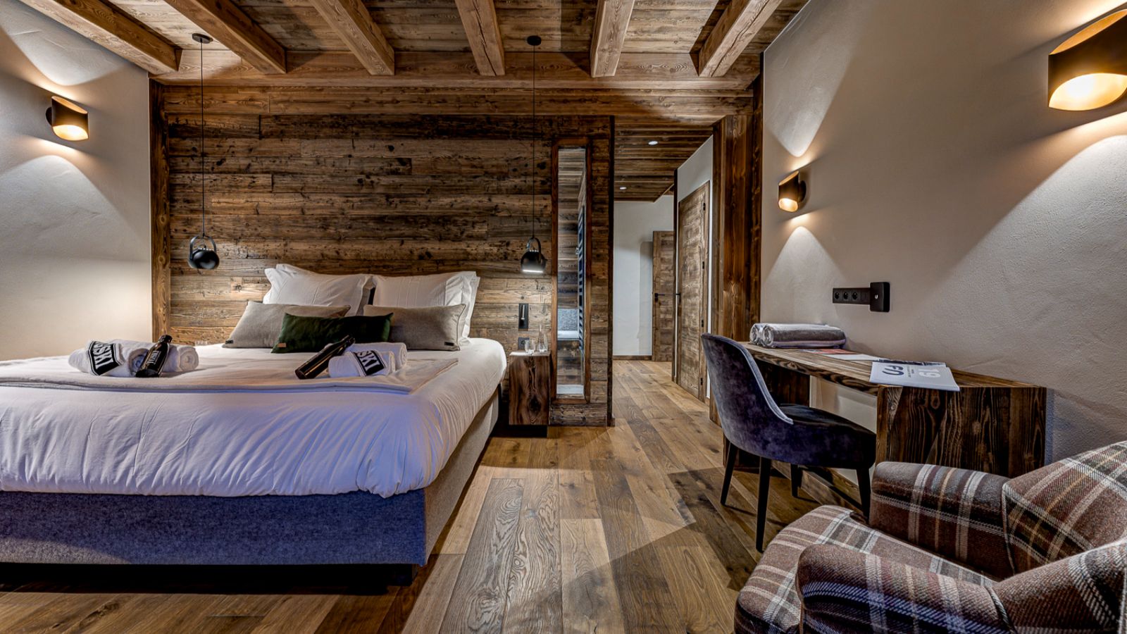 Luxruy-Ski-Chalet-Myriam-Meribel-OSC-Bedroom.jpg