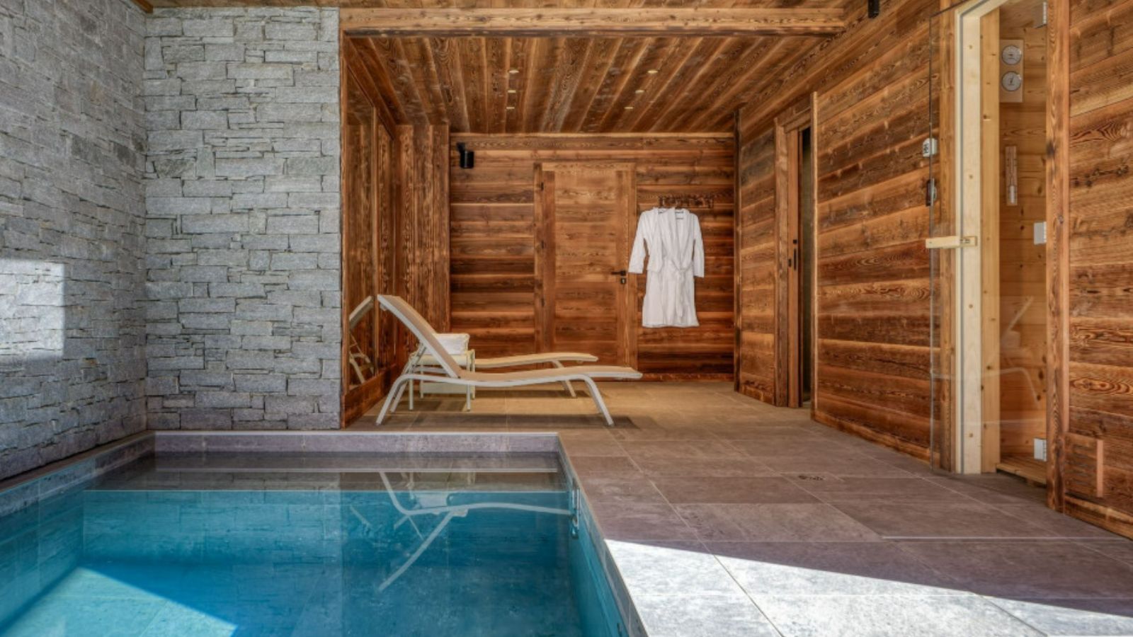 Luxruy-Ski-Chalet-Myriam-Meribel-OSC-Pool.jpg