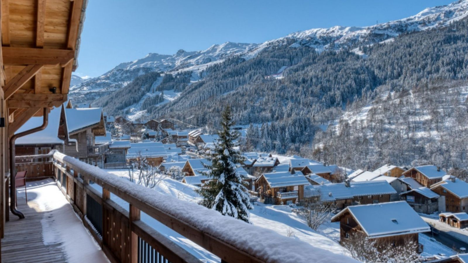 Luxruy-Ski-Chalet-Myriam-Meribel-OSC-Balcony (2).jpg