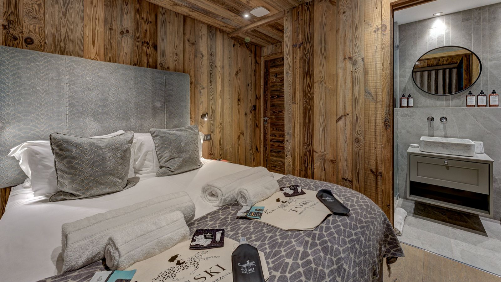 Luxury-Ski-Chalet-Morzine-Goldilocks-OSC- Bedroom.jpg