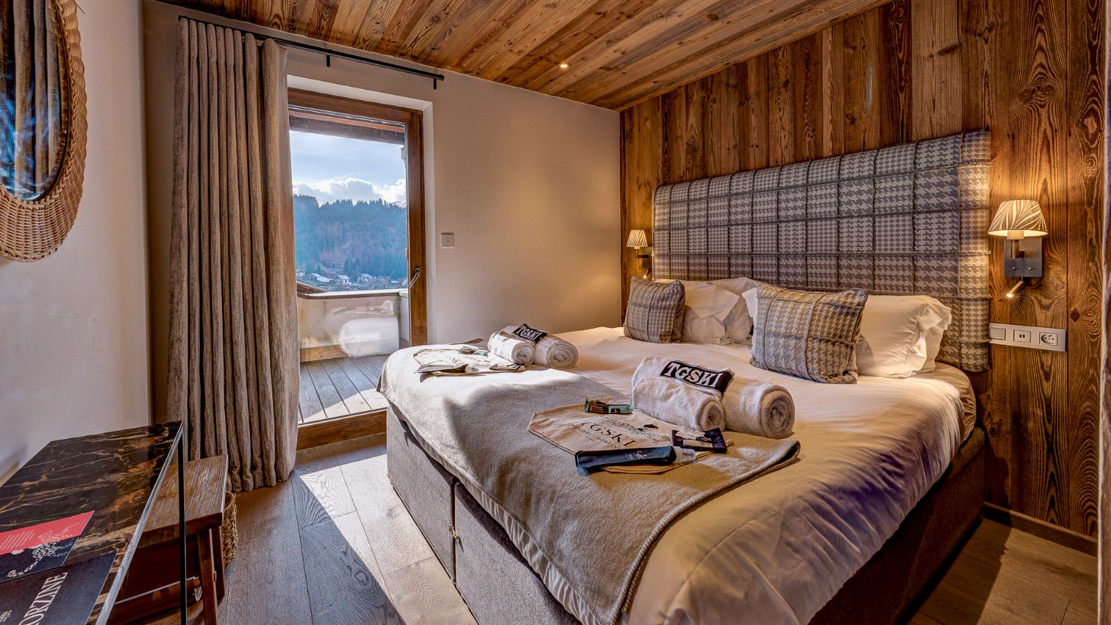 Luxury-Ski-Chalet-Morzine-Goldilocks-OSC-Bedroom (2).jpg