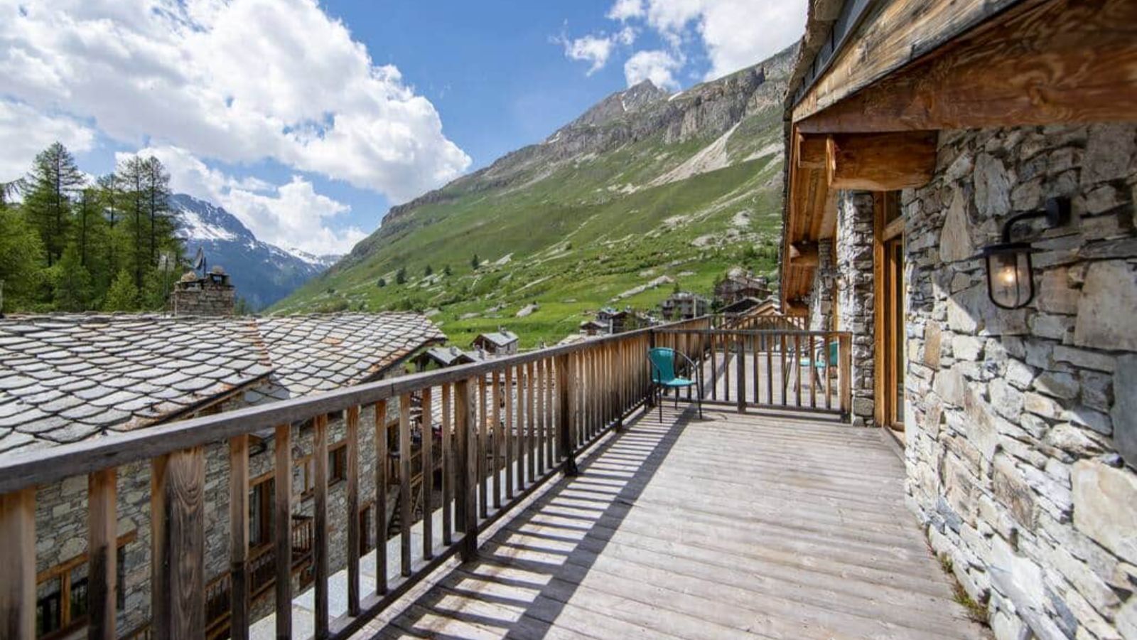 Luxury-Ski-Chalet-Vald'Isere-Chalet Vanoise-OSC-Balcony (3).jpg