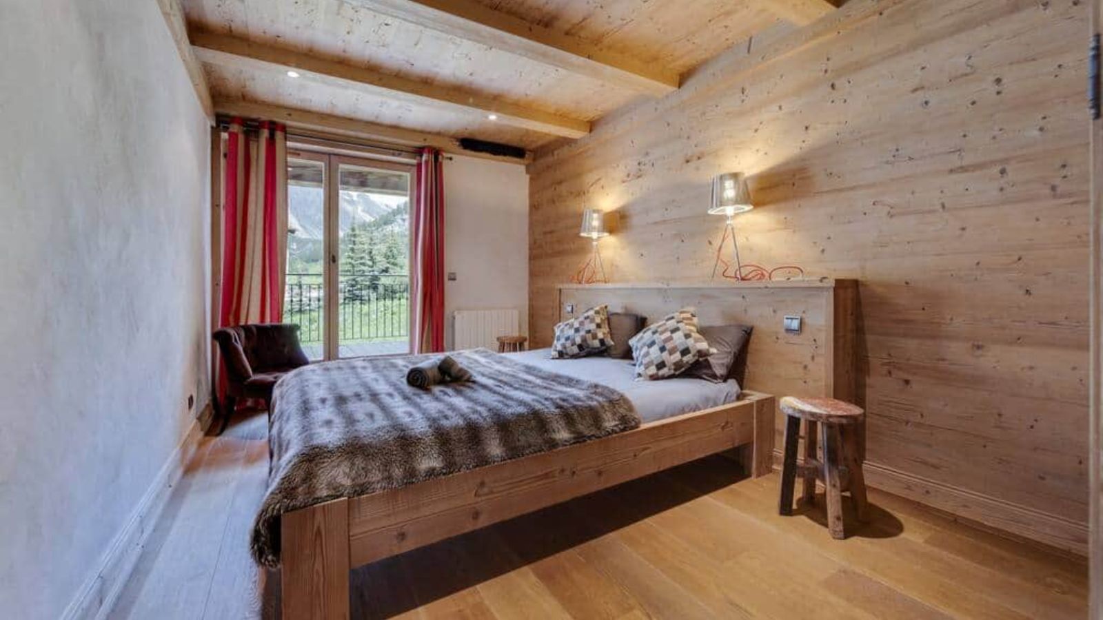 Luxury-Ski-Chalet-Vald'Isere-Chalet Vanoise-OSC-Bedroom (6).jpg