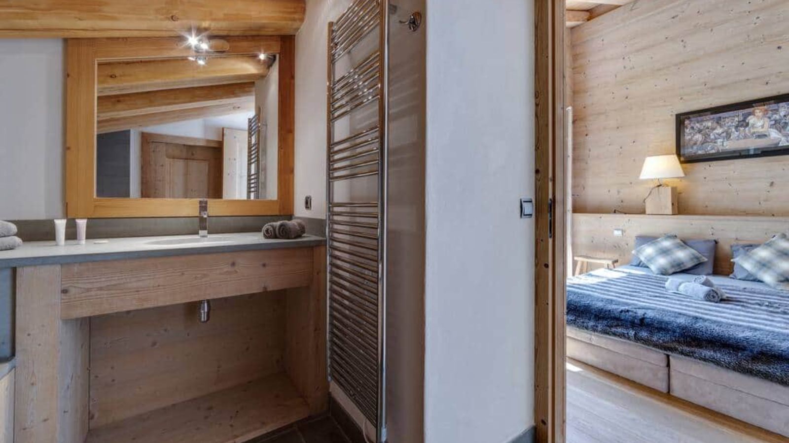 Luxury-Ski-Chalet-Vald'Isere-Chalet Vanoise-OSC-Bedroom (7).jpg