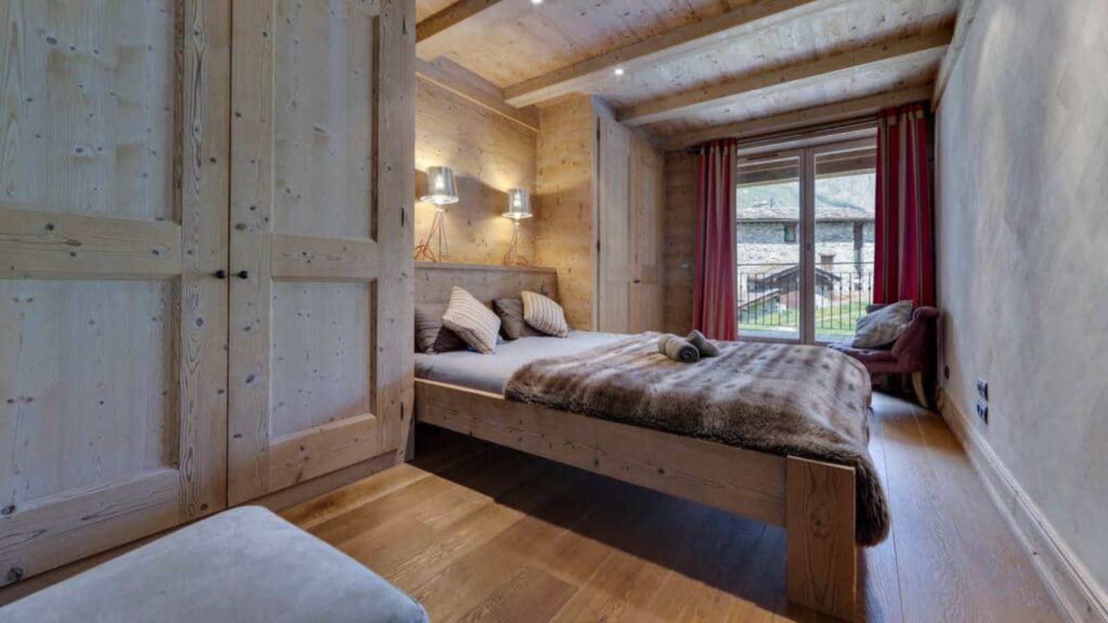 Luxury-Ski-Chalet-Vald'Isere-Chalet Vanoise-OSC-Bedroom.jpg