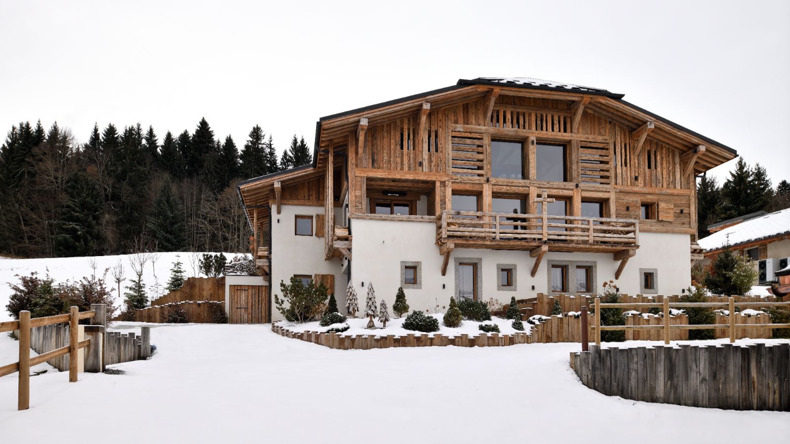 Luxury-Ski-Apartment- Megeve-Chalet-de-la-Croix-Oxford-Ski-Outdoor (2).jpg